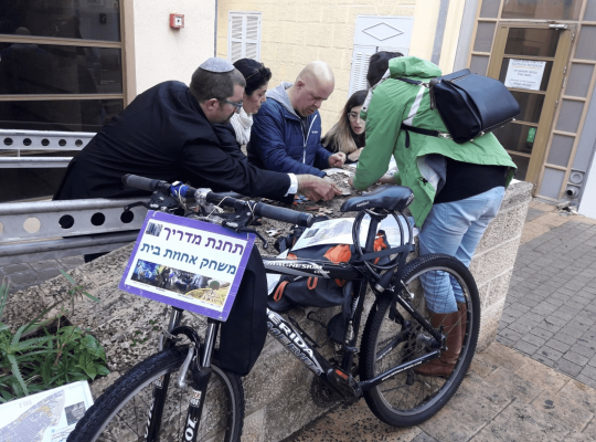 הרכבת פאזל בפעילות נווה צדק הרכבת פאזל בפעילות נווה צדק